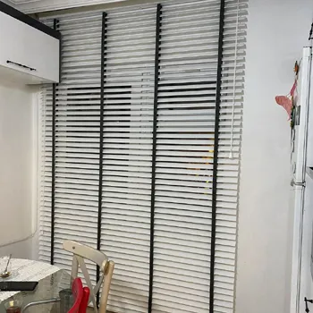 Beyaz Ahşap Jaluzi Mutfak Perdesi