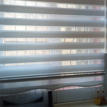 Beyaz Zebra Perde Boncuklu Etek Dilimli Mutfak Perdesi