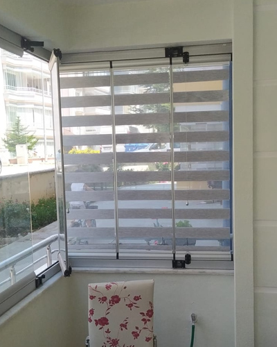 Cam balkon zebra perde