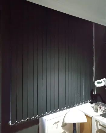 Dikey Siyah Karartma Perde