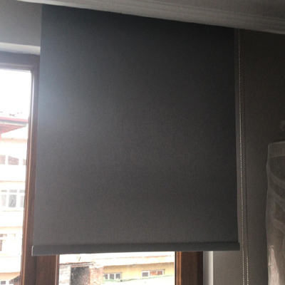 Gri stor perde
