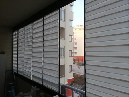 Gri Cam Balkon Sürgülü Cam Perdesi - Brillant Yapıştırmalı Zebra Perde