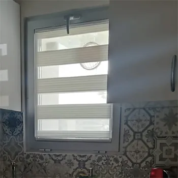 Mutfak cam üstü yapıştırmalı zebra perde