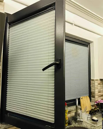 Mutfak camlarına karartma plicell perde