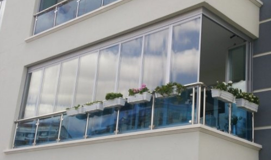 açık balkon camı için perde