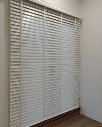 Redüktör Zincirli Beyaz Ahşap Görünümlü Polywood Jaluzi