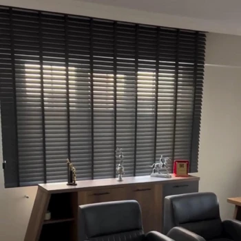 Siyah Ahşap Jaluzi Ofis Perdesi