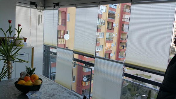 storlu cam balkon